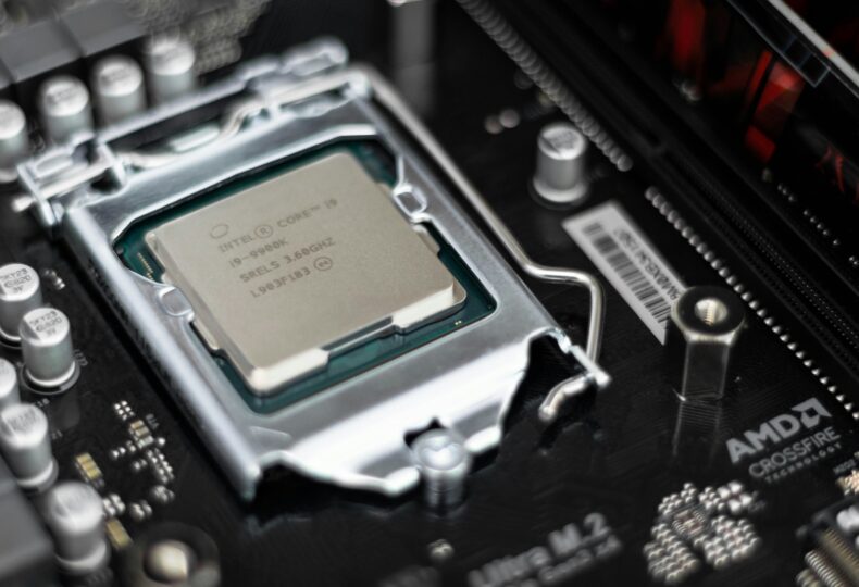 マイクロコントローラ入門:SSDとフラッシュメモリ技術の融合による次世代データ制御システムの実現