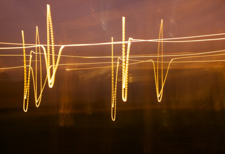 エナジーハーベスティングとは？環境発電技術の仕組みと活用方法